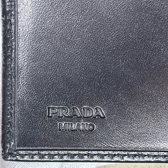 PRADA | ✨NEW✨ Trifold Leather Wallet in Black - Picture 11 of 14